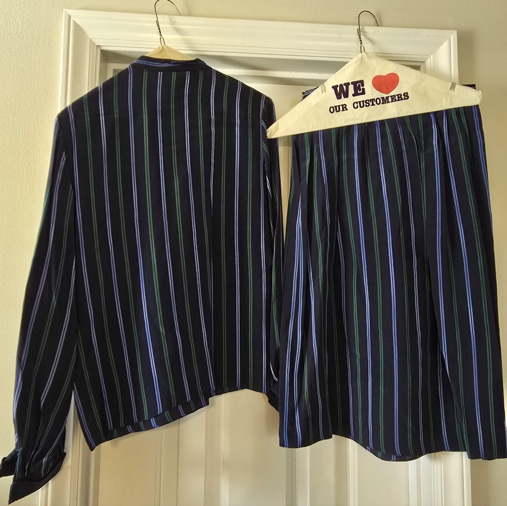 Women's Vintage Carlisle 2 piece Blue/Green Striped Silk skirt suit- Size 8 - Picture 2 of 3